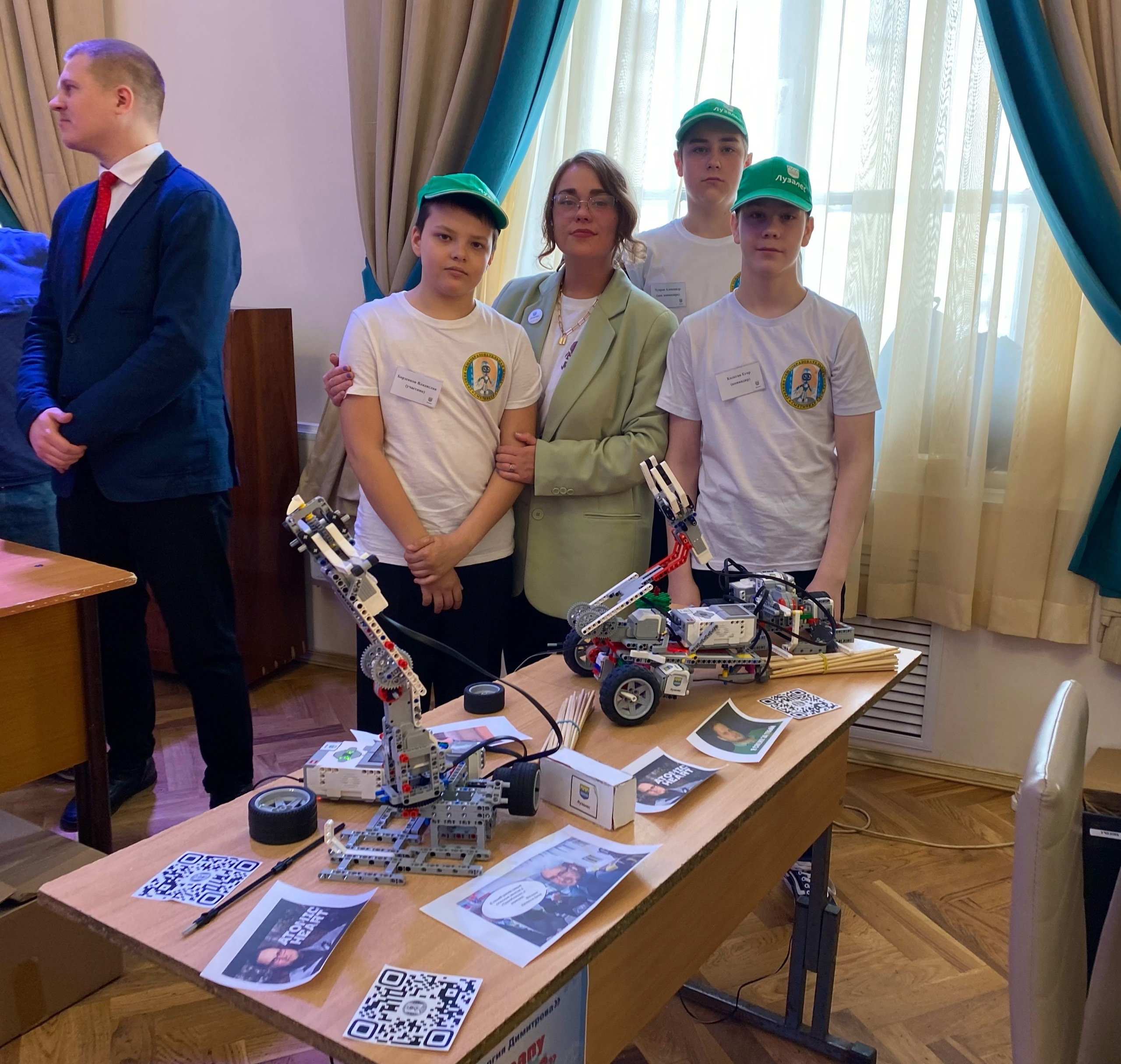 Участие 29.03.24 в Выставке-презентации «Город Роботов»? с роботами в 3-версиях «VOV - A3» для промышленных предприятий, в стилистике Atomic Heart
